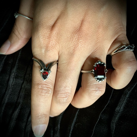 Bloodmilk Garnet Nyx's Diadem Part I .925 Ring - Picture 2 of 4